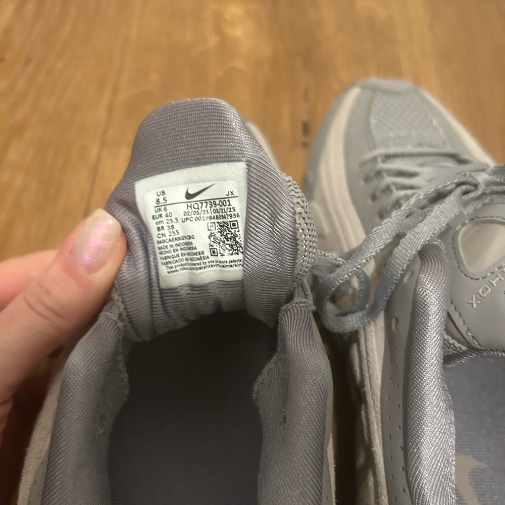 Nike women’s shox Gray Sneakers - Picture 5 of 6